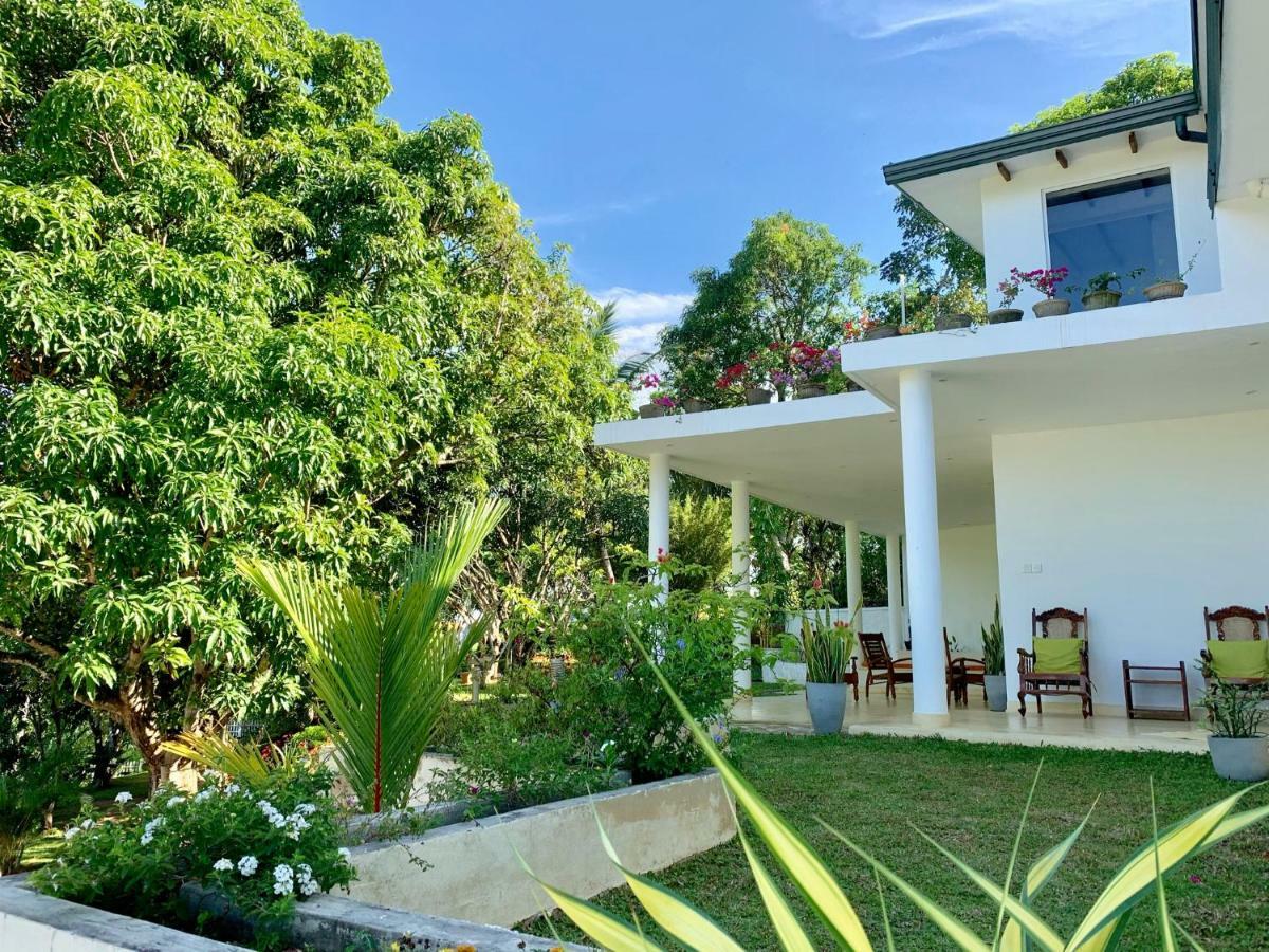 Amandari Holiday Villa Gelioya Bagian luar foto